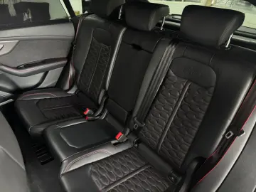 AUDI RSQ8 4.0 TFSI quattro  PANO MATRIX B&O AGA