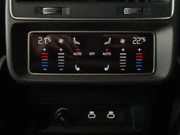 AUDI RSQ8 4.0 TFSI quattro  PANO MATRIX B&O AGA