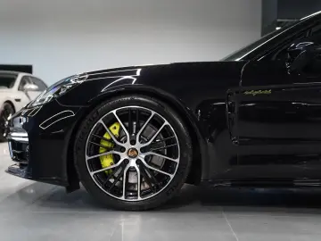 PORSCHE Panamera Sport Turismo 4 E Platinum-Sport Design