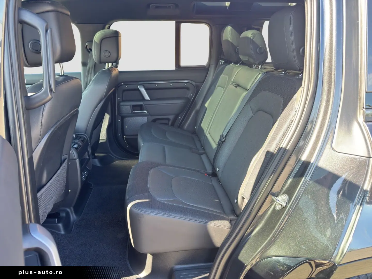 LAND ROVER Defender 110 D300 X-Dynamic HSE Heap-Up Matrix