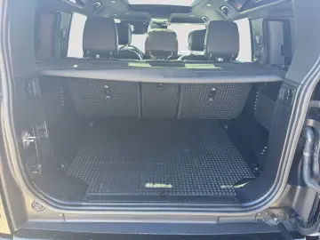 LAND ROVER Defender 110 D300 X-Dynamic HSE Heap-Up Matrix