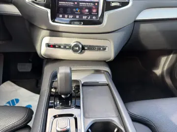 VOLVO XC90 B5 D AWD Plus Dark AHK Navi Digitales Cockp