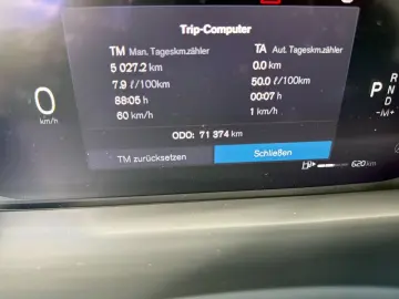 VOLVO XC90 B5 D AWD Plus Dark AHK Navi Digitales Cockp