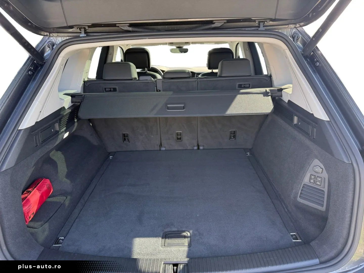 VW Touareg 3.0 TDI DSG 4M ACC AHK NAVI PANO