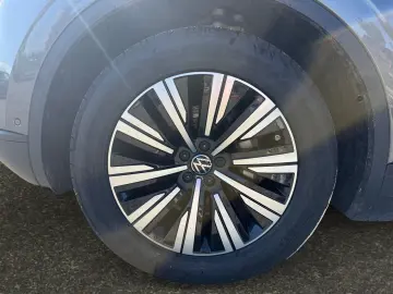 VW Touareg 3.0 TDI DSG 4M ACC AHK NAVI PANO