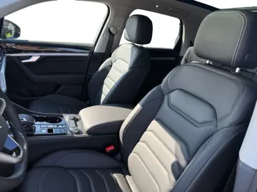 VW Touareg 3.0 TDI DSG 4M ACC AHK NAVI PANO