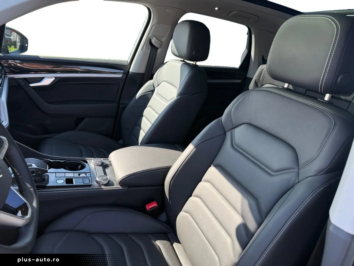VW Touareg 3.0 TDI DSG 4M ACC AHK NAVI PANO