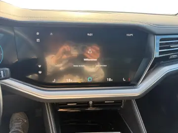VW Touareg 3.0 TDI DSG 4M ACC AHK NAVI PANO