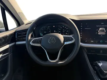 VW Touareg 3.0 TDI DSG 4M ACC AHK NAVI PANO