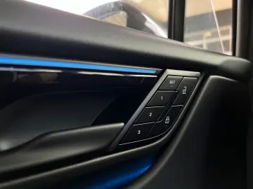 PORSCHE Macan Electric 4 Vollleder · 14Wege · 22  Alu