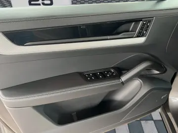 PORSCHE Cayenne S E-Hyb PDCC Hinterachsl. Sportabgas
