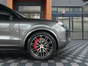 PORSCHE Cayenne S E-Hyb PDCC Hinterachsl. Sportabgas