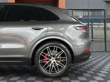 PORSCHE Cayenne S E-Hyb PDCC Hinterachsl. Sportabgas