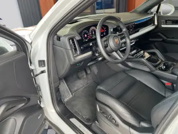 PORSCHE Cayenne Coupe E-Hyb PDCC Hinterachs SItzbelüft.
