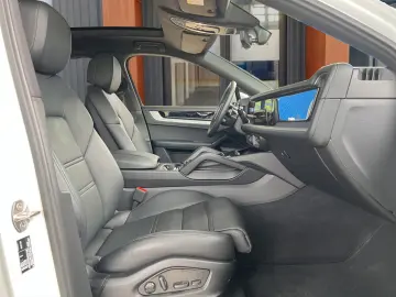 PORSCHE Cayenne Coupe E-Hyb PDCC Hinterachs SItzbelüft.