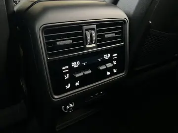 PORSCHE Cayenne Coupe E-Hyb PDCC Hinterachs SItzbelüft.