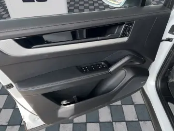 PORSCHE Cayenne Coupe E-Hyb PDCC Hinterachs SItzbelüft.