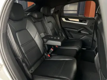 PORSCHE Cayenne Coupe E-Hyb PDCC Hinterachs SItzbelüft.