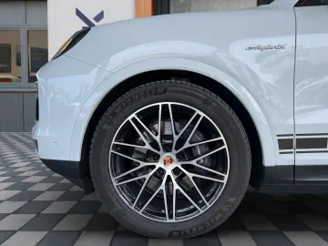PORSCHE Cayenne Coupe E-Hyb PDCC Hinterachs SItzbelüft.