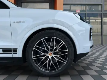 PORSCHE Cayenne Coupe E-Hyb PDCC Hinterachs SItzbelüft.