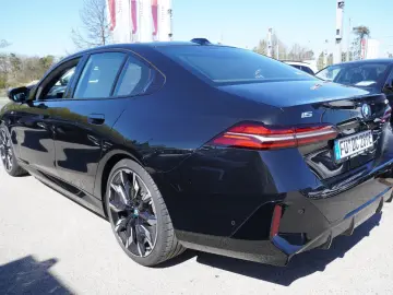 BMW i5 M60 xDrive Lim. NAVI LED ACC PANO BW VOLL