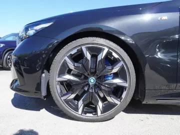 BMW i5 M60 xDrive Lim. NAVI LED ACC PANO BW VOLL