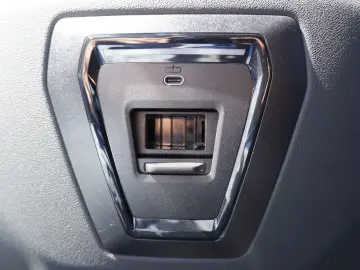 BMW i5 M60 xDrive Lim. NAVI LED ACC PANO BW VOLL