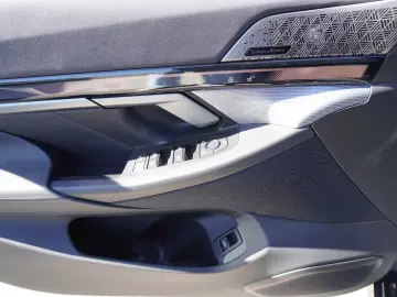 BMW i5 M60 xDrive Lim. NAVI LED ACC PANO BW VOLL