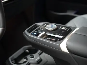 BMW iX 40 xDrive EDITION SPORT SOFT CLOSE LASER 360