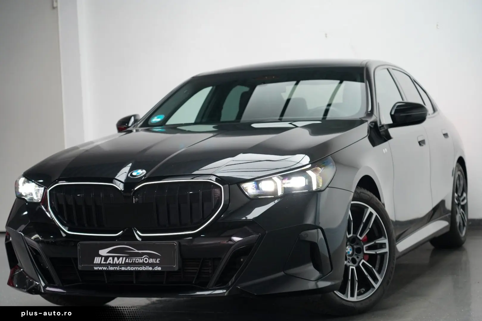 BMW 520d M Sport PRO PANO AHK CARBON 360 B&W HUD