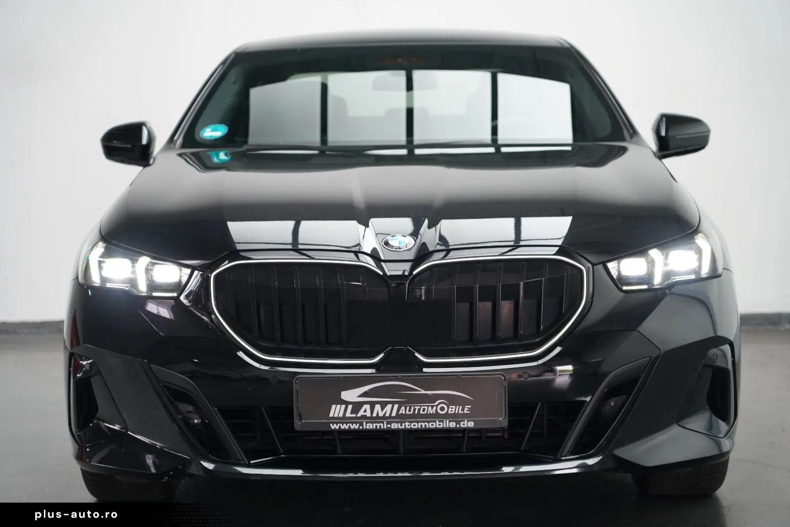 BMW 520d M Sport PRO PANO AHK CARBON 360 B&W HUD