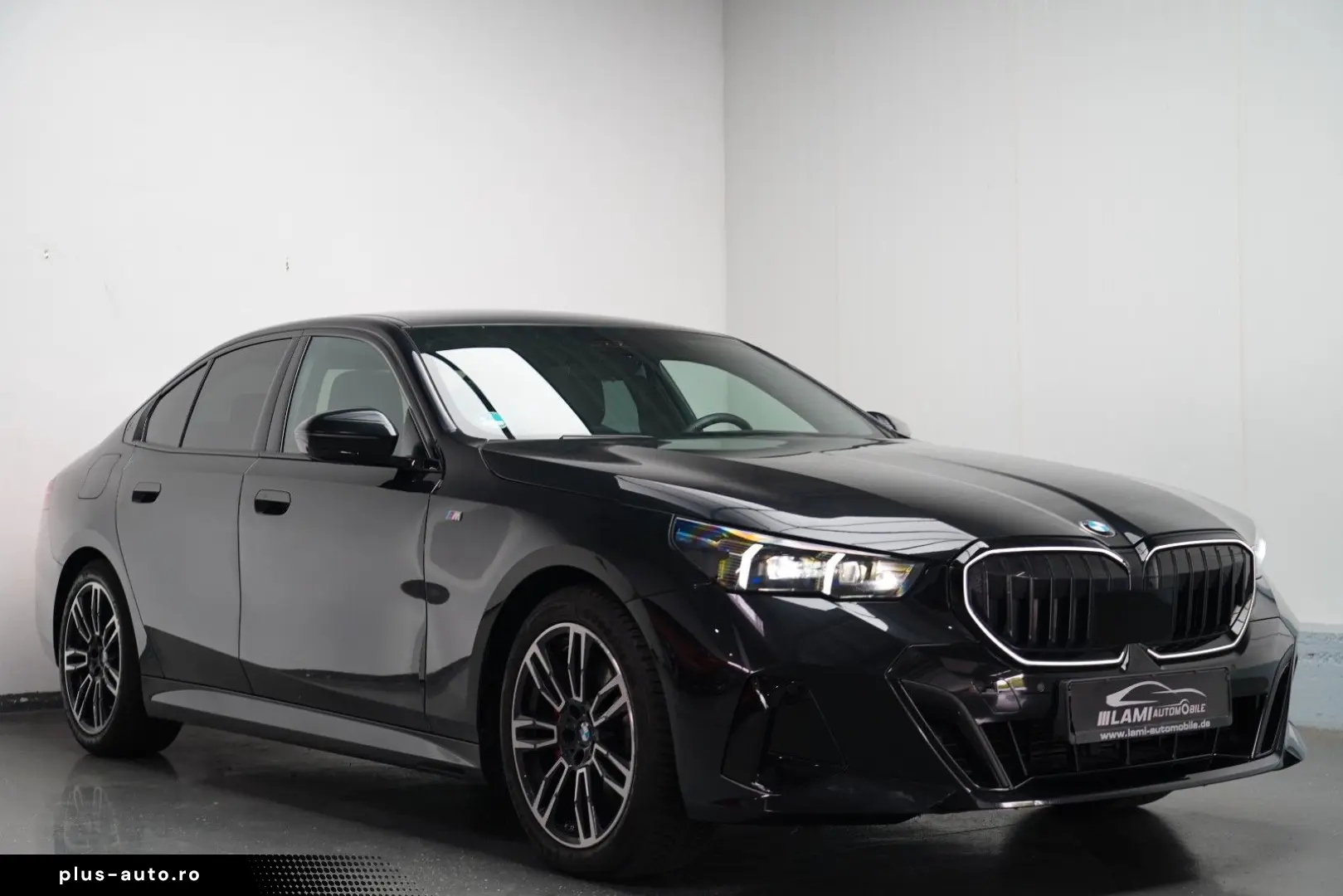 BMW 520d M Sport PRO PANO AHK CARBON 360 B&W HUD