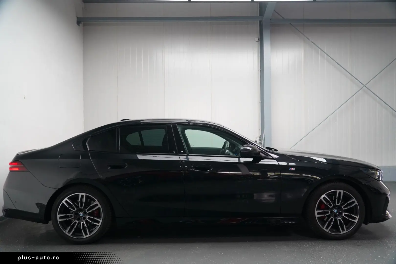 BMW 520d M Sport PRO PANO AHK CARBON 360 B&W HUD