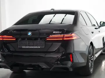 BMW 520d M Sport PRO PANO AHK CARBON 360 B&W HUD