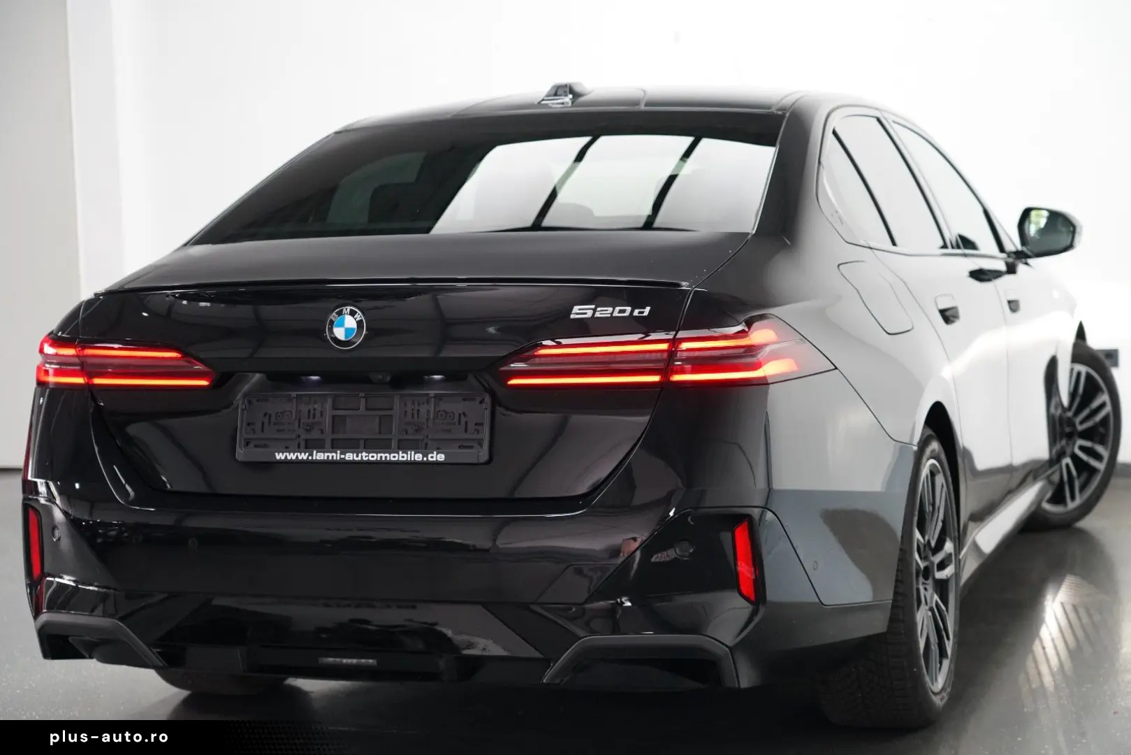BMW 520d M Sport PRO PANO AHK CARBON 360 B&W HUD
