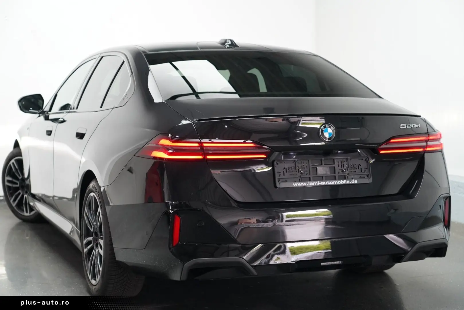 BMW 520d M Sport PRO PANO AHK CARBON 360 B&W HUD