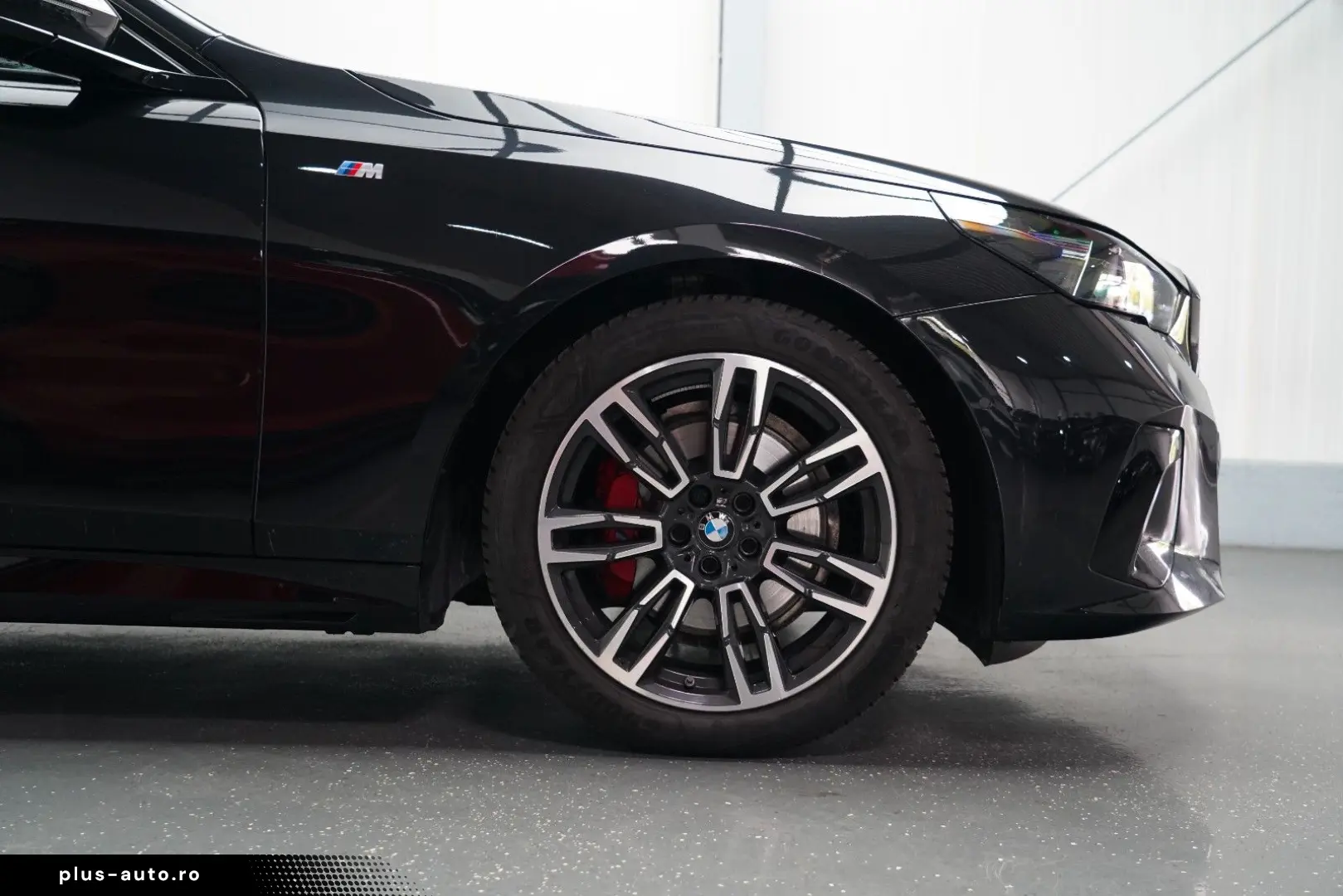 BMW 520d M Sport PRO PANO AHK CARBON 360 B&W HUD