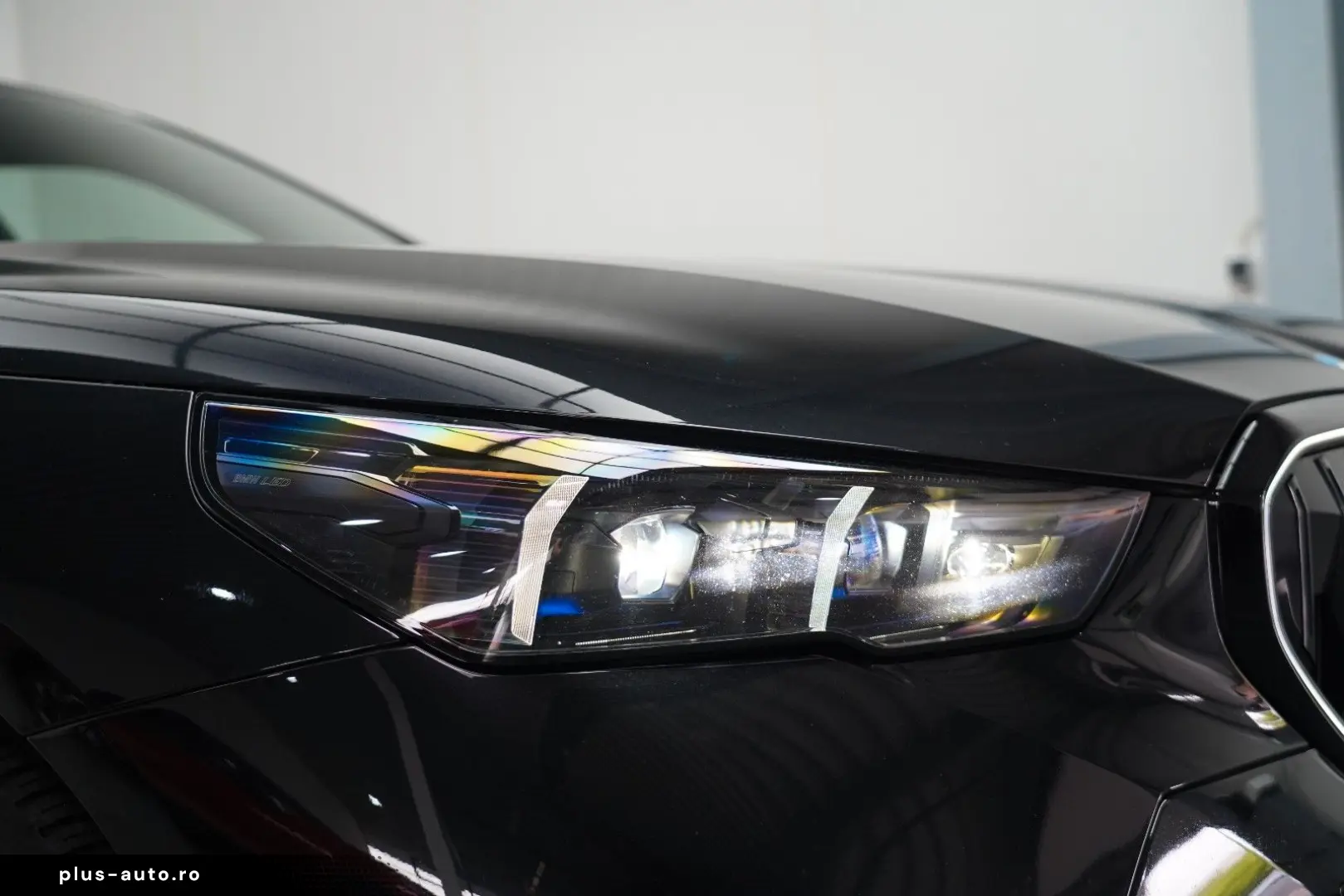 BMW 520d M Sport PRO PANO AHK CARBON 360 B&W HUD