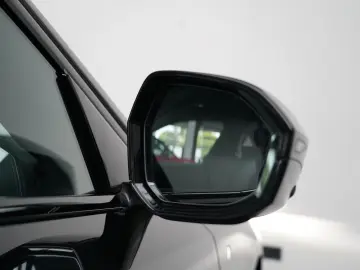 BMW 520d M Sport PRO PANO AHK CARBON 360 B&W HUD