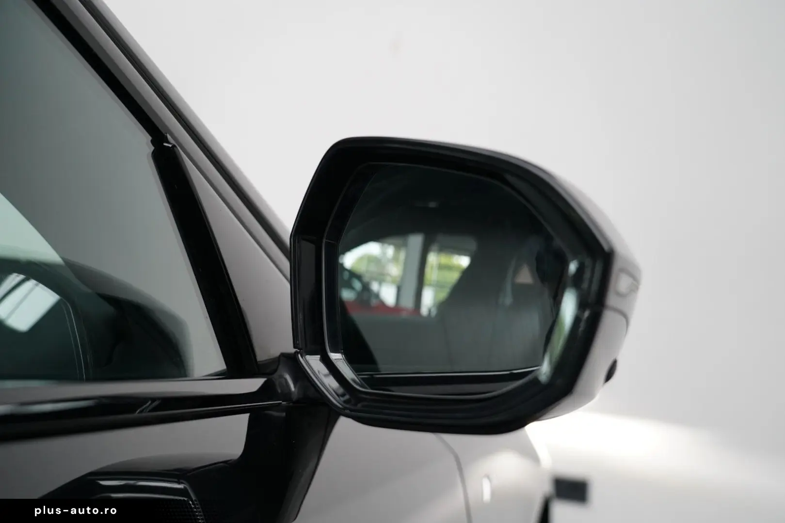 BMW 520d M Sport PRO PANO AHK CARBON 360 B&W HUD