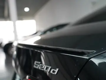 BMW 520d M Sport PRO PANO AHK CARBON 360 B&W HUD