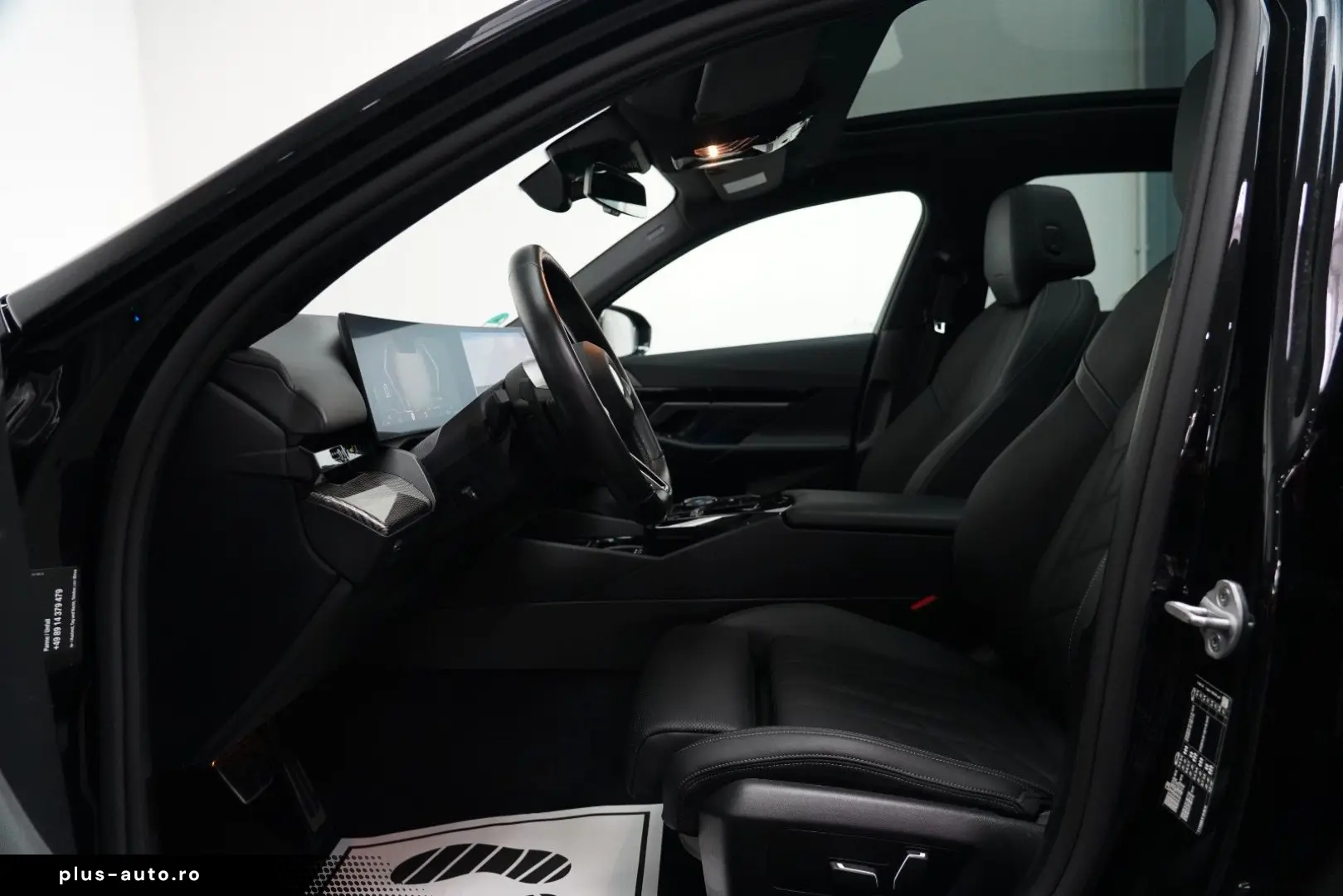 BMW 520d M Sport PRO PANO AHK CARBON 360 B&W HUD