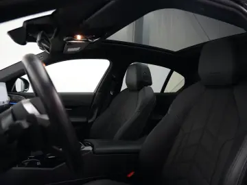 BMW 520d M Sport PRO PANO AHK CARBON 360 B&W HUD