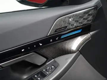 BMW 520d M Sport PRO PANO AHK CARBON 360 B&W HUD