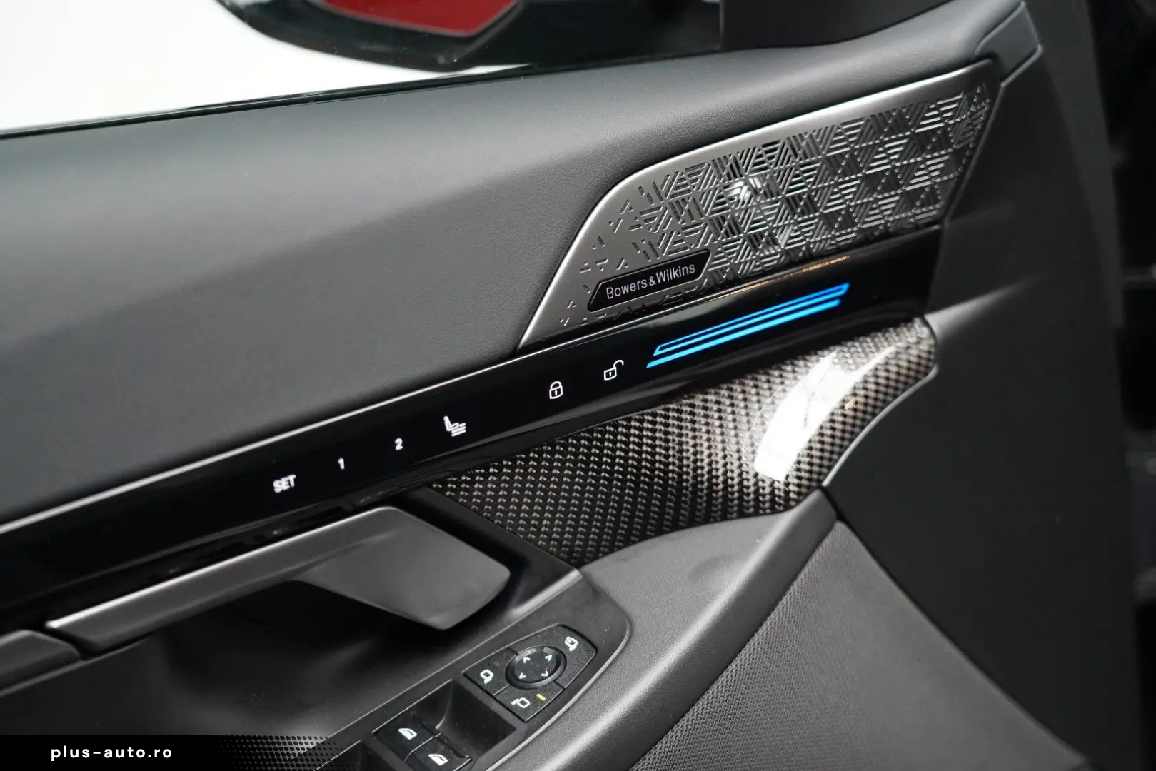 BMW 520d M Sport PRO PANO AHK CARBON 360 B&W HUD