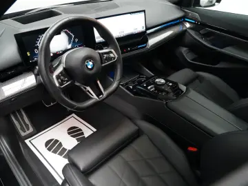 BMW 520d M Sport PRO PANO AHK CARBON 360 B&W HUD