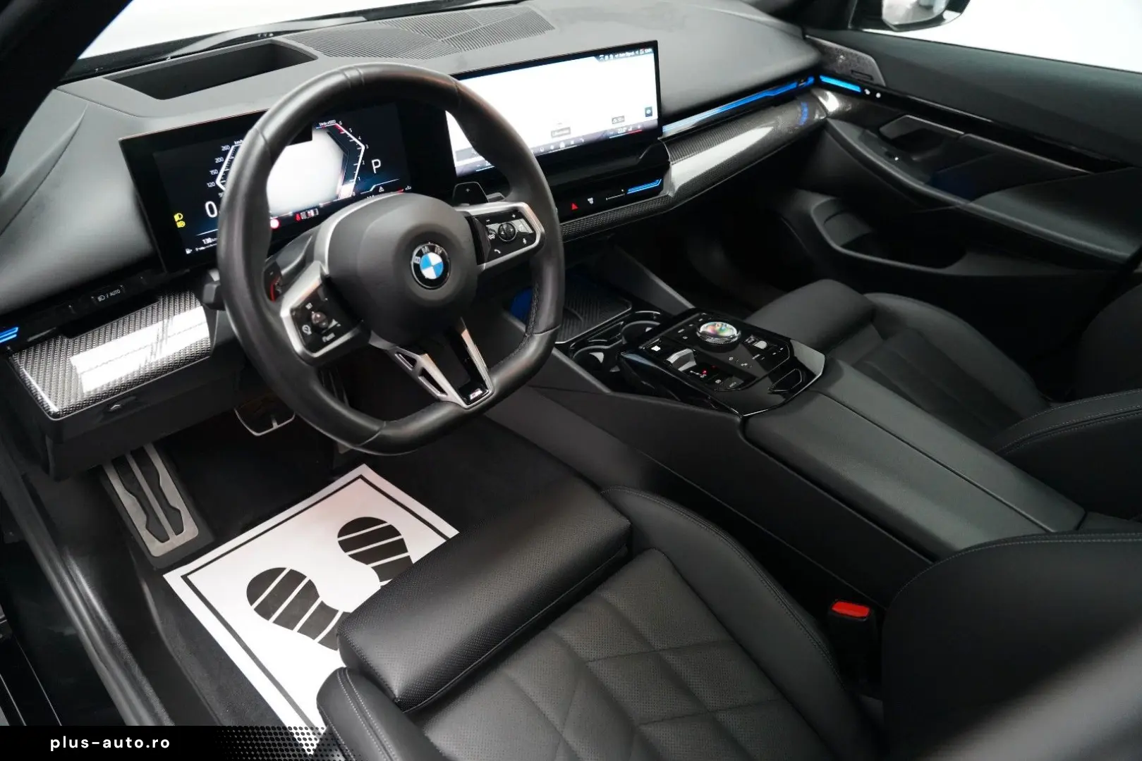 BMW 520d M Sport PRO PANO AHK CARBON 360 B&W HUD