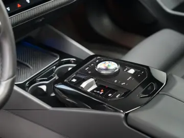 BMW 520d M Sport PRO PANO AHK CARBON 360 B&W HUD
