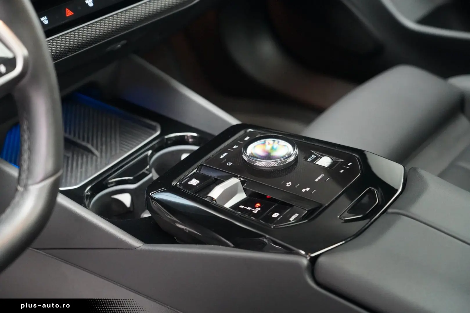 BMW 520d M Sport PRO PANO AHK CARBON 360 B&W HUD