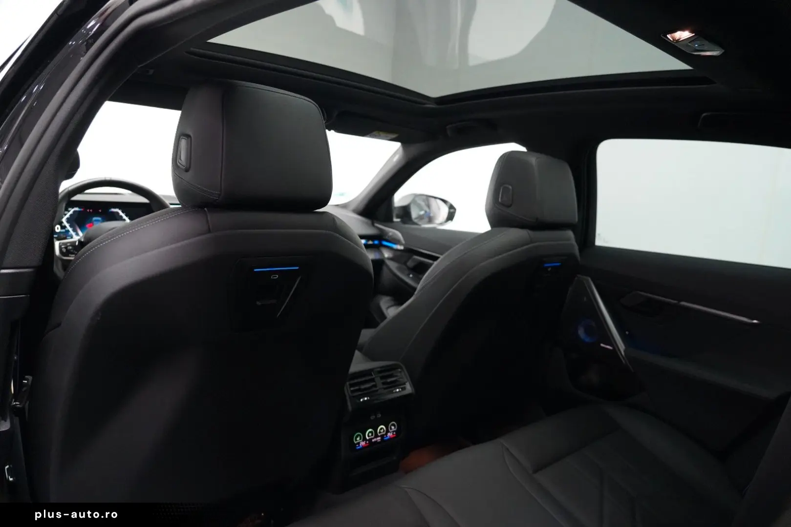 BMW 520d M Sport PRO PANO AHK CARBON 360 B&W HUD
